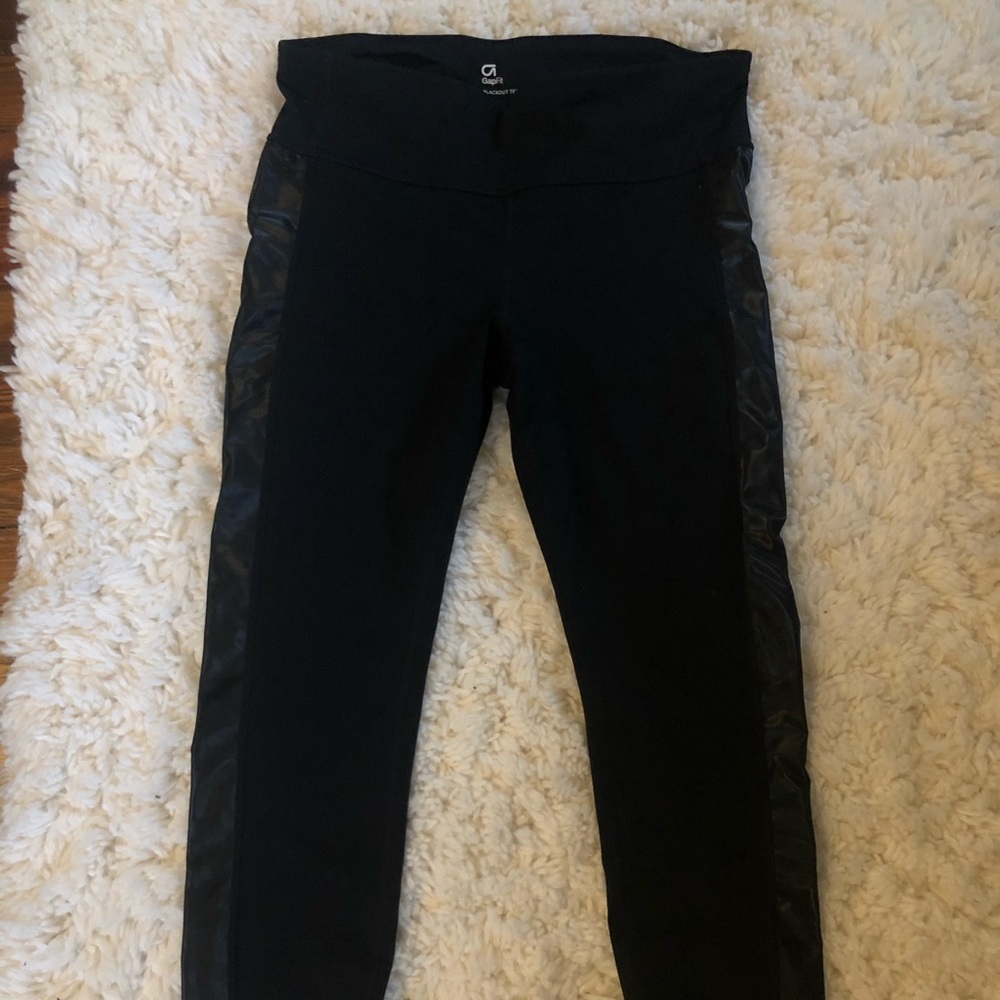 Gap Blackout Technology Leggings